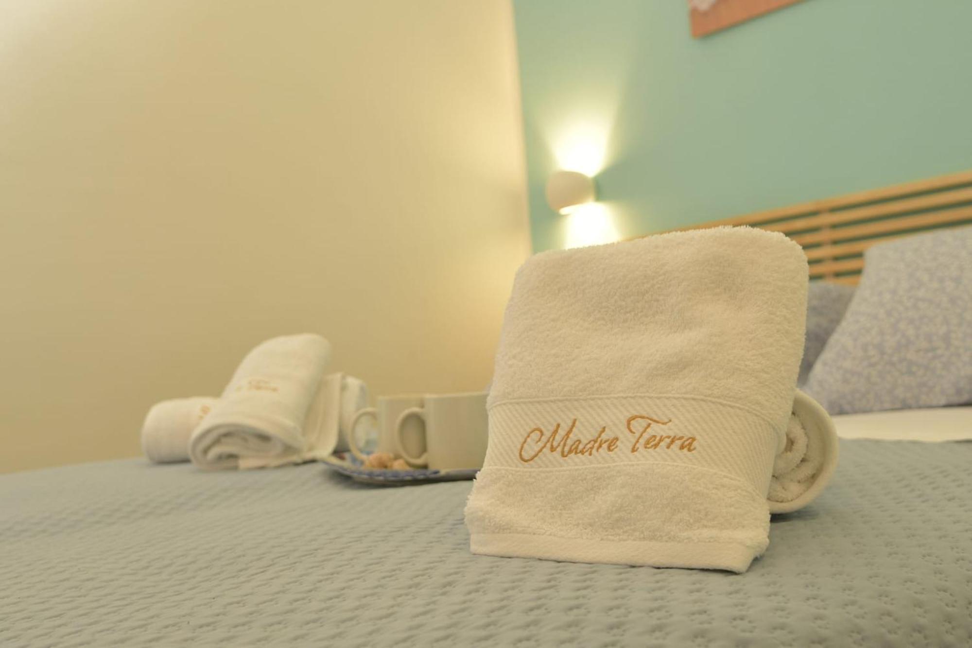 Madre Terra Apartment & Rooms Terrasini Eksteriør billede